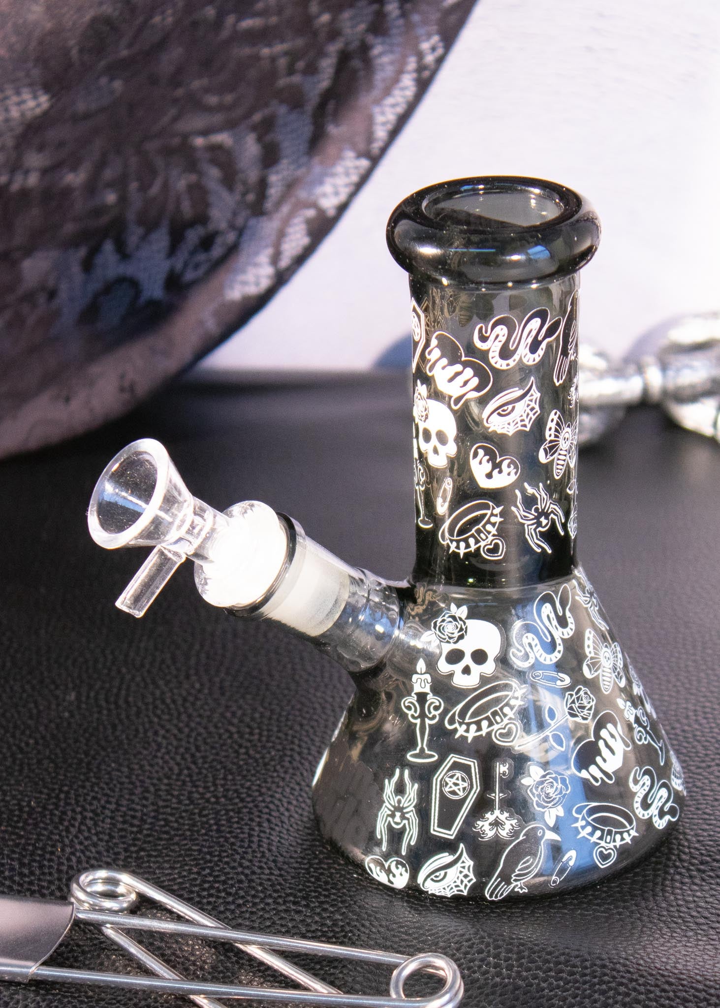 MINI GOTH GIRL BONG