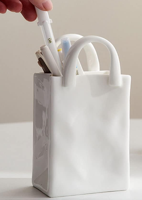 BAG-SHAPED VASE