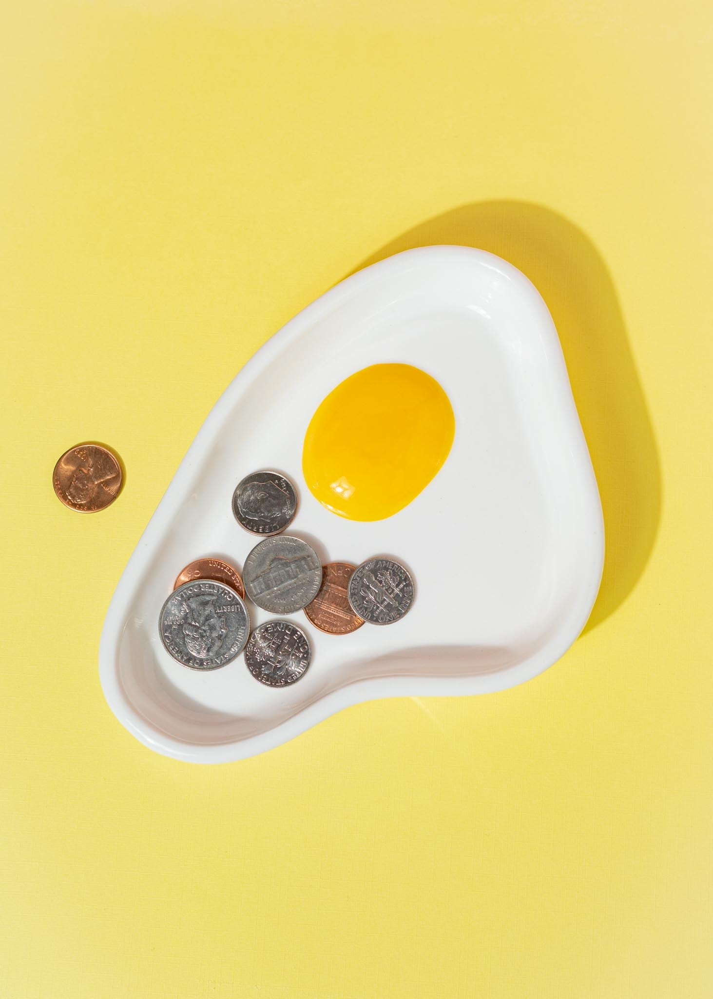 EGG ASHTRAY