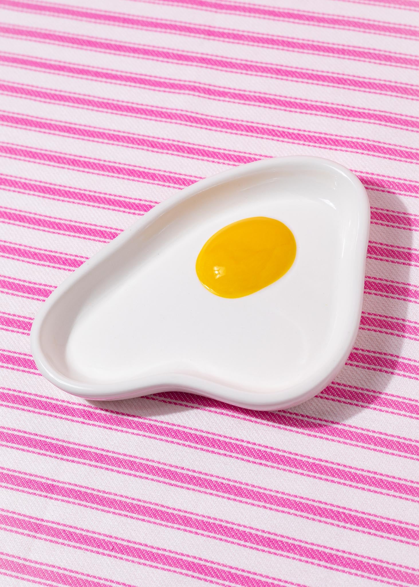 EGG ASHTRAY