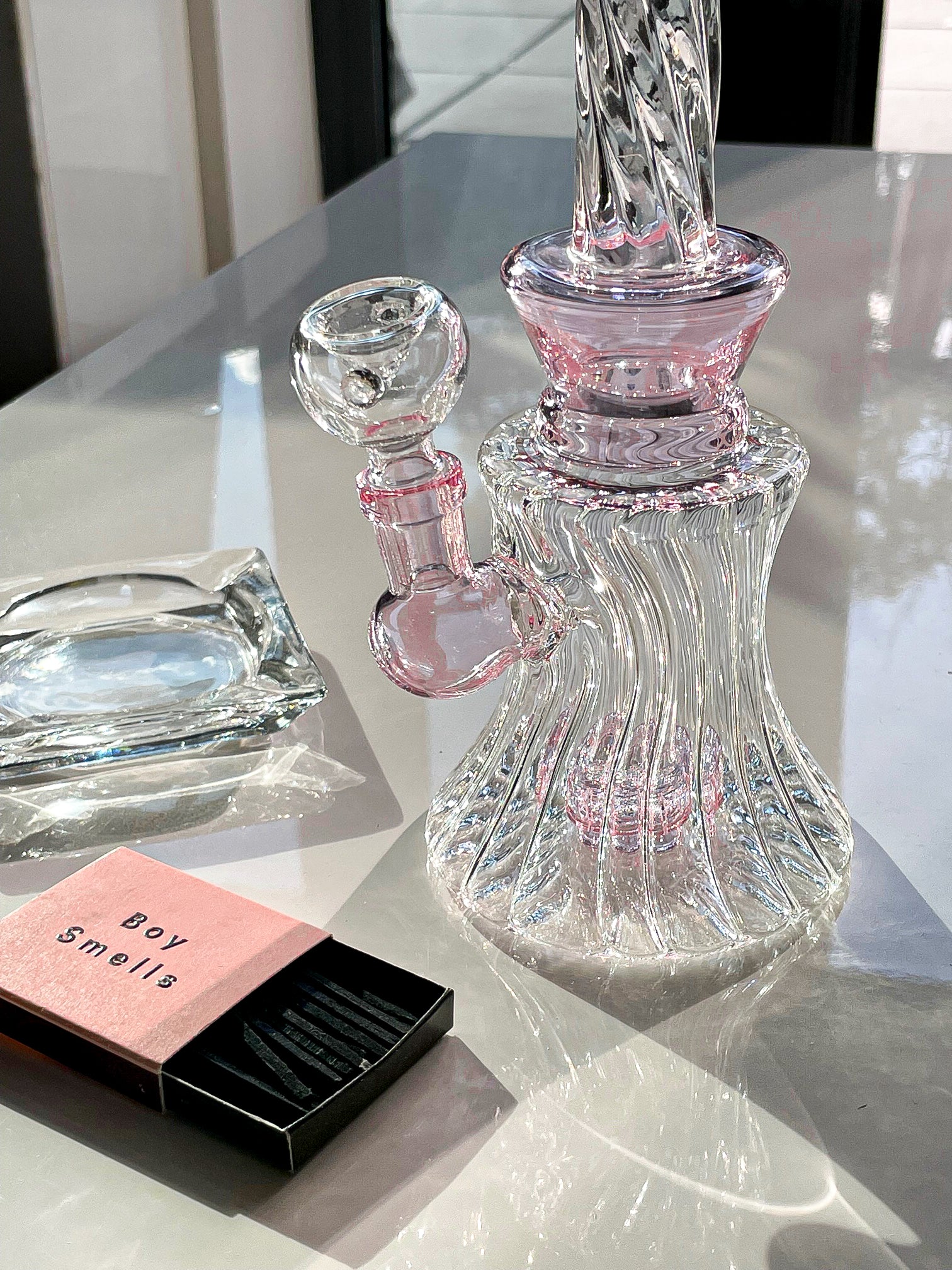 ELEGANT SWIRL BONG