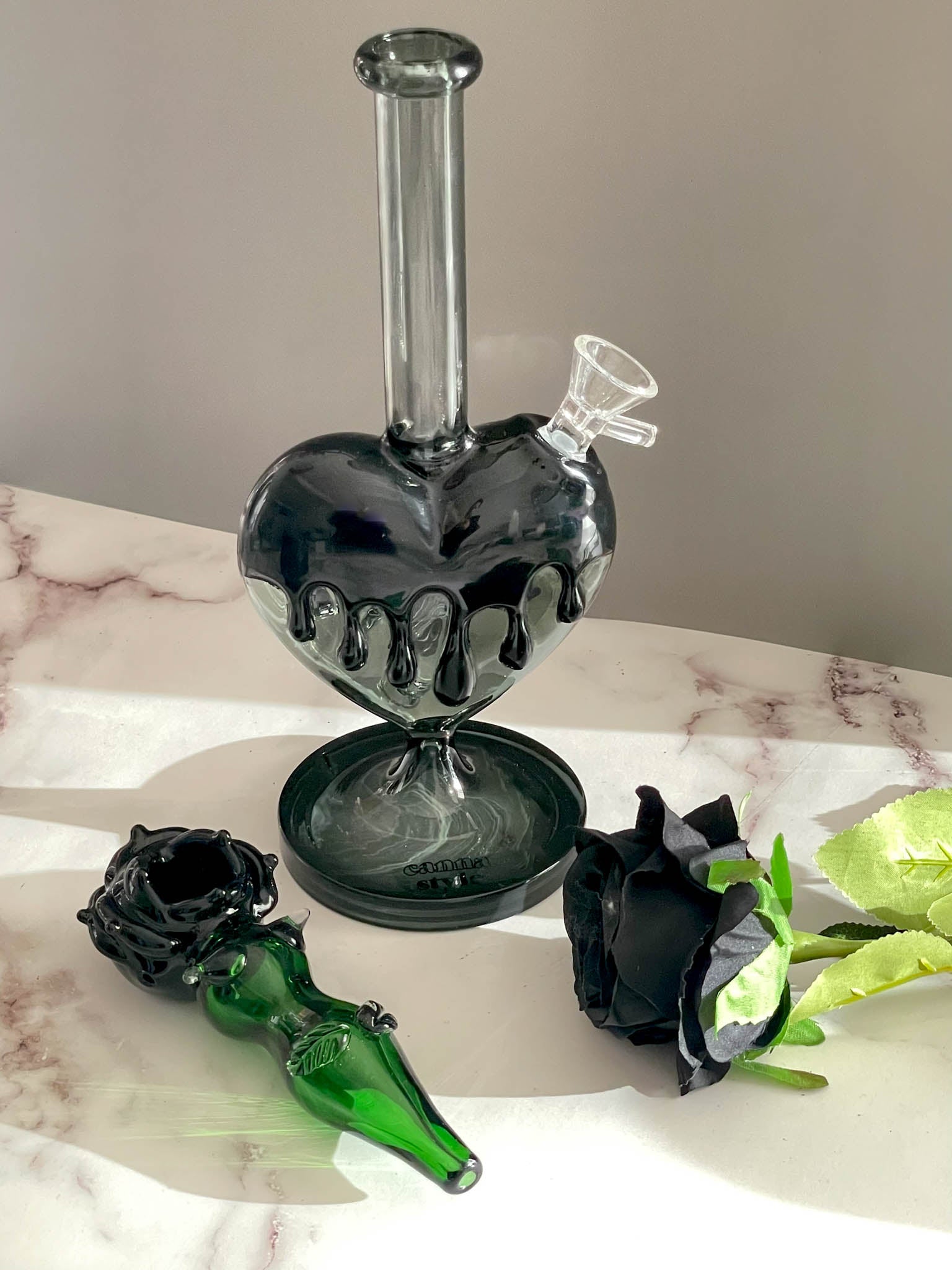 black drip heart bong