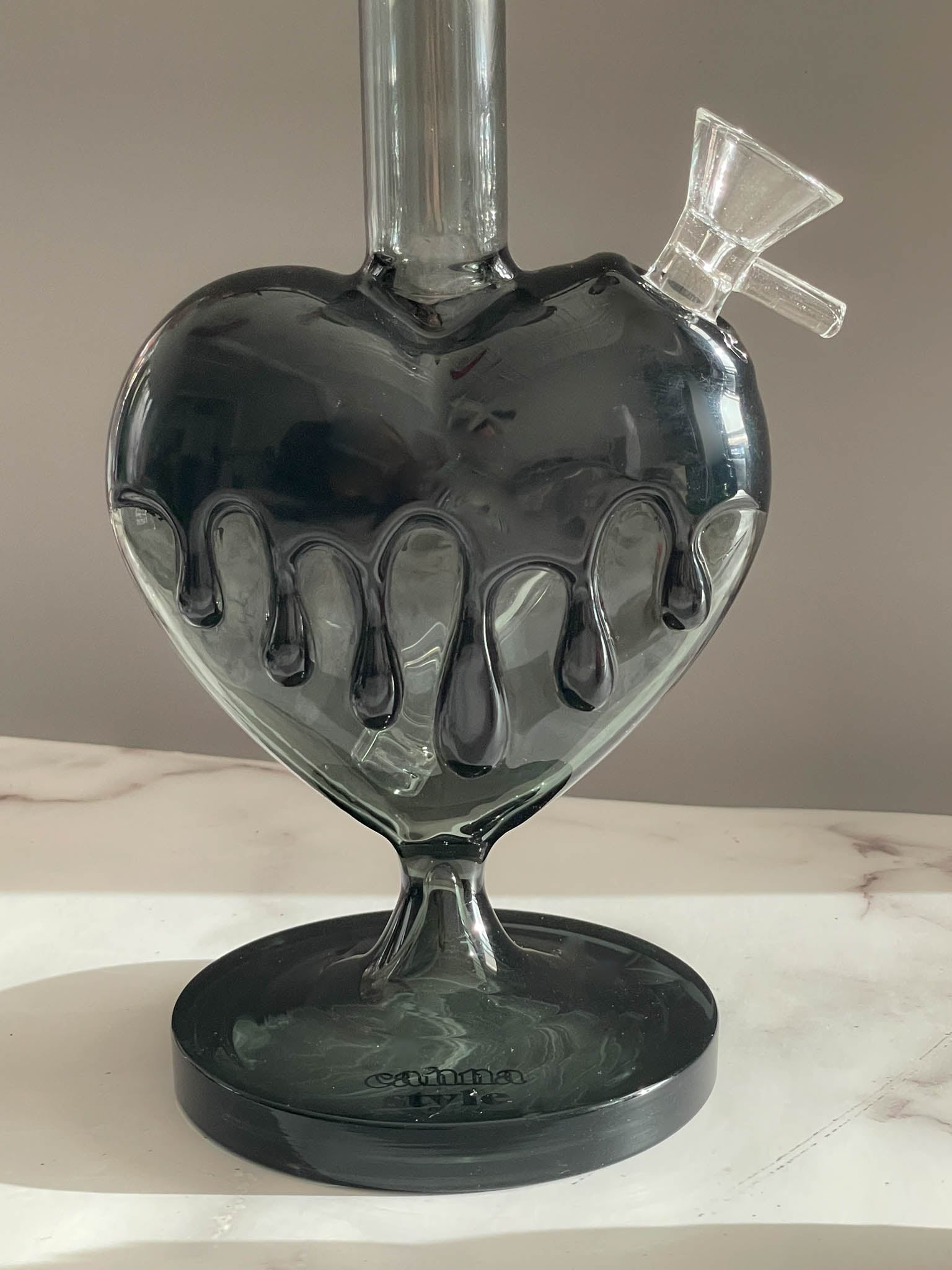 black drip heart bong